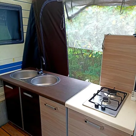 Kamp alanı Przyczepa Kempingowa Nad Jez Gardno