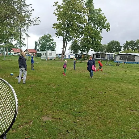 Przyczepa Kempingowa Nad Jez Gardno Kamp alanı *