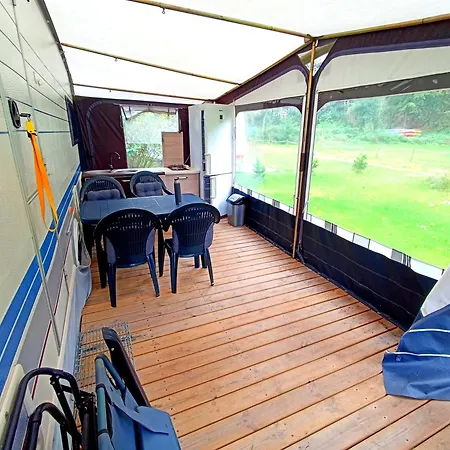 Kamp alanı Przyczepa Kempingowa Nad Jez Gardno Gardna Wielka