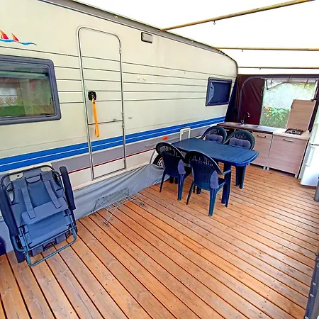 Kamp alanı Przyczepa Kempingowa Nad Jez Gardno Gardna Wielka