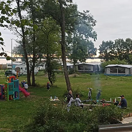 Kamp alanı Przyczepa Kempingowa Nad Jez Gardno