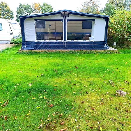 Przyczepa Kempingowa Nad Jez Gardno Kamp alanı Gardna Wielka