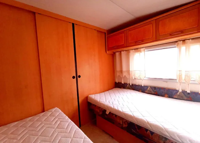 Кемпинг Przyczepa Kempingowa Nad Jez Gardno Gardna Wielka