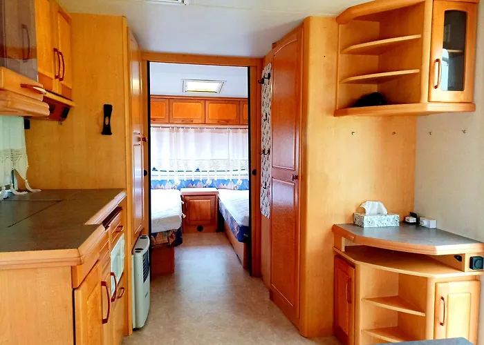 Кемпинг Przyczepa Kempingowa Nad Jez Gardno *