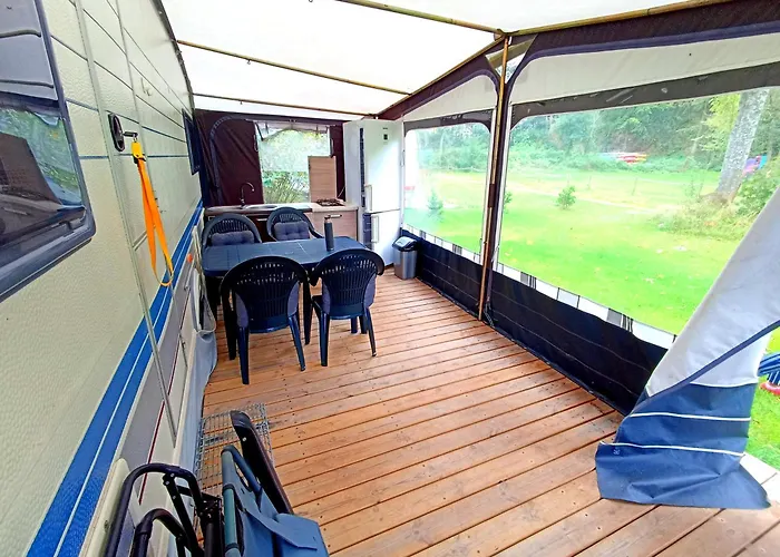 Кемпинг Przyczepa Kempingowa Nad Jez Gardno Gardna Wielka