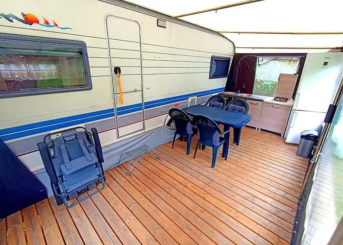 Кемпинг Przyczepa Kempingowa Nad Jez Gardno Gardna Wielka